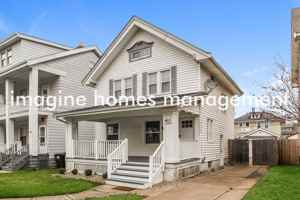 featured image of 1453 Larchmont Ave