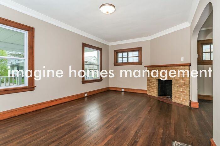 1453 Larchmont Ave - Photo 4 of 22