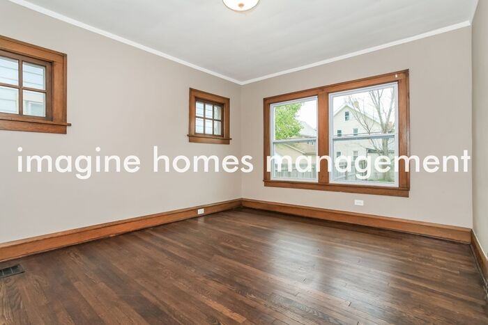 1453 Larchmont Ave - Photo 7 of 22