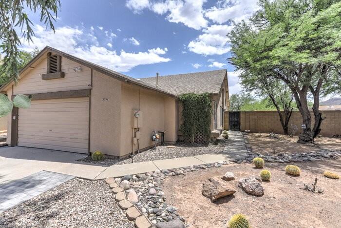 3039 W Calle Levante - Photo 2 of 34