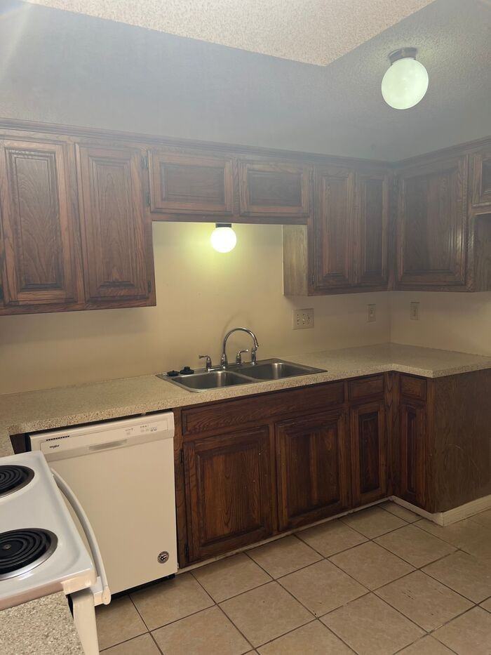 11821 Garden Terrace Dr - Photo 4 of 20