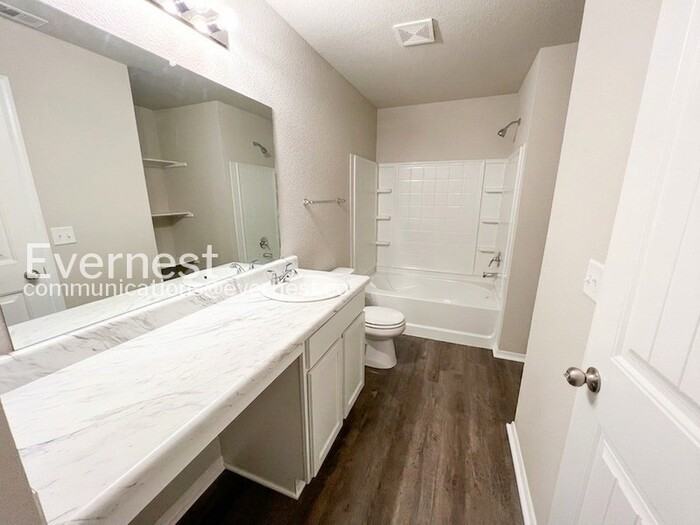 1949 Auburn Hills Dr - Photo 4 of 17