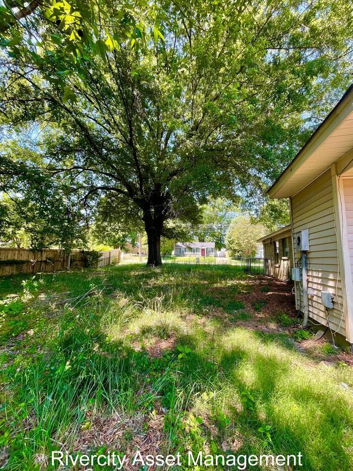 107 Loraine Rd - Photo 2 of 10