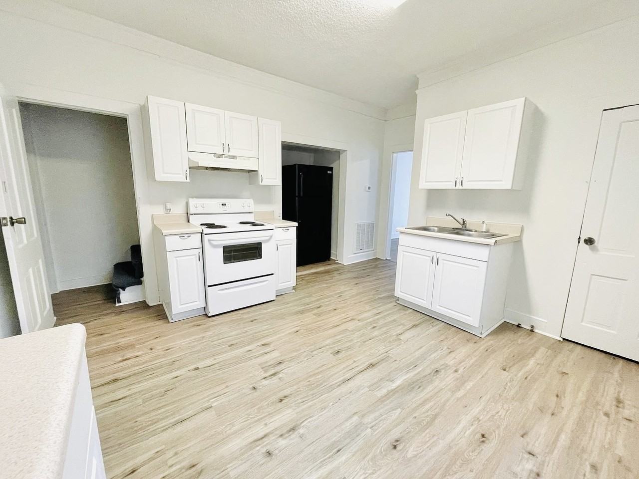 326 Hudson Street - Photo 5 of 15