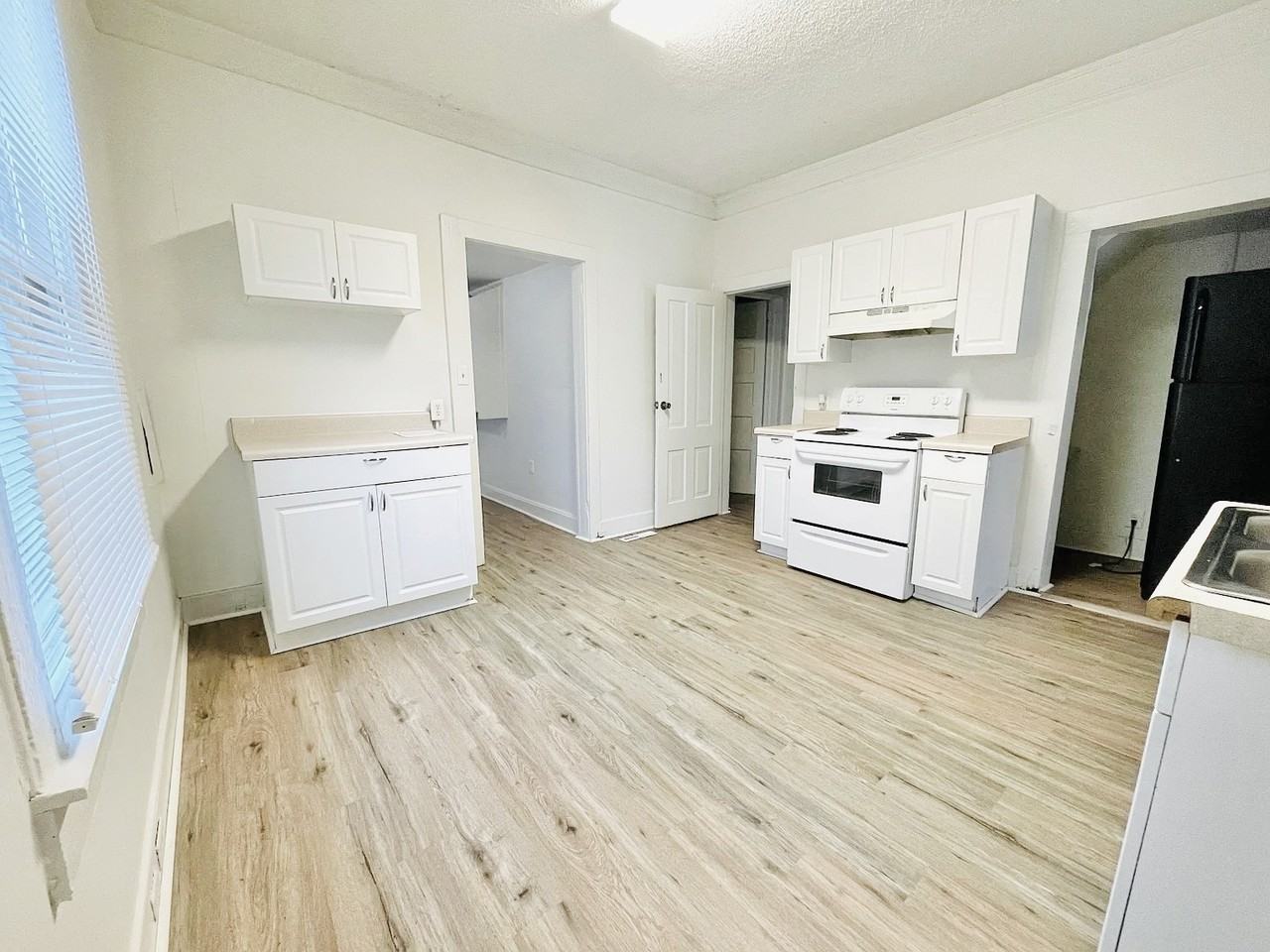 326 Hudson Street - Photo 6 of 15