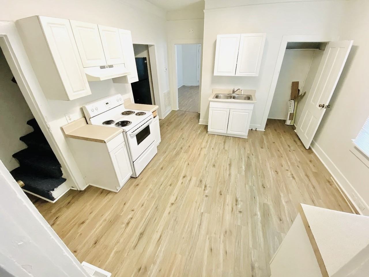 326 Hudson Street - Photo 7 of 15