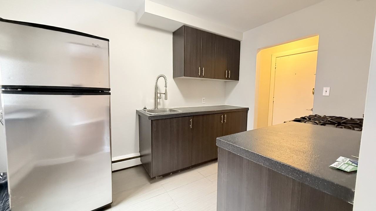 11-23 McClary Ave - Photo 4 of 10