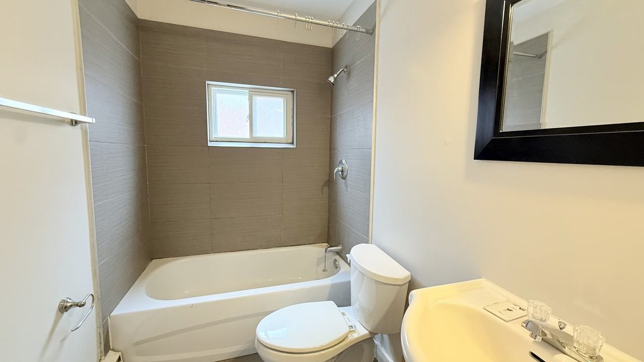 11-23 McClary Ave - Photo 6 of 10