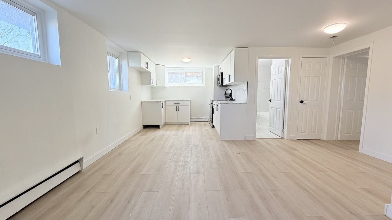 359 Hilton Avenue - Photo 2 of 8