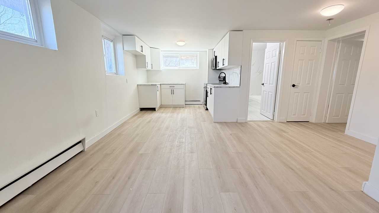 359 Hilton Avenue - Photo 3 of 8