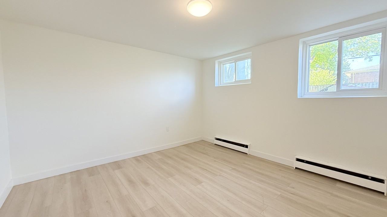 359 Hilton Avenue - Photo 5 of 8
