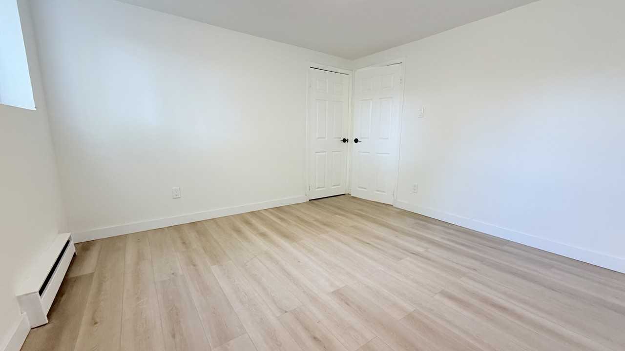 359 Hilton Avenue - Photo 6 of 8
