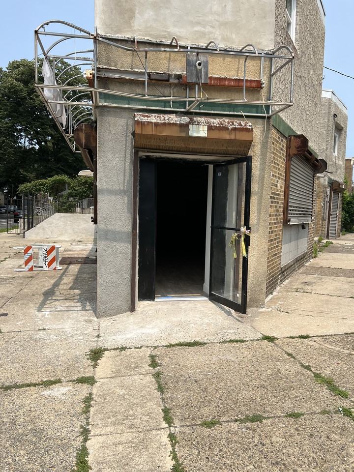 1701 Belfield Ave - Photo 3 of 14