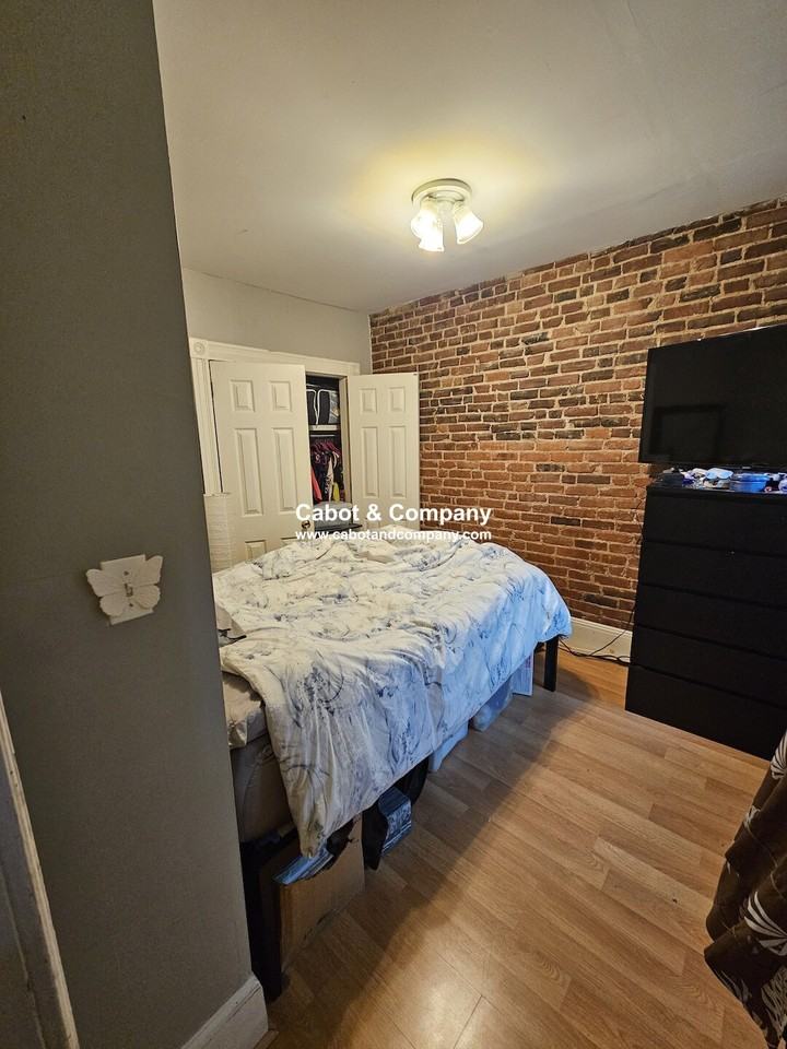 22 Mead St #1A - Photo 3 of 6