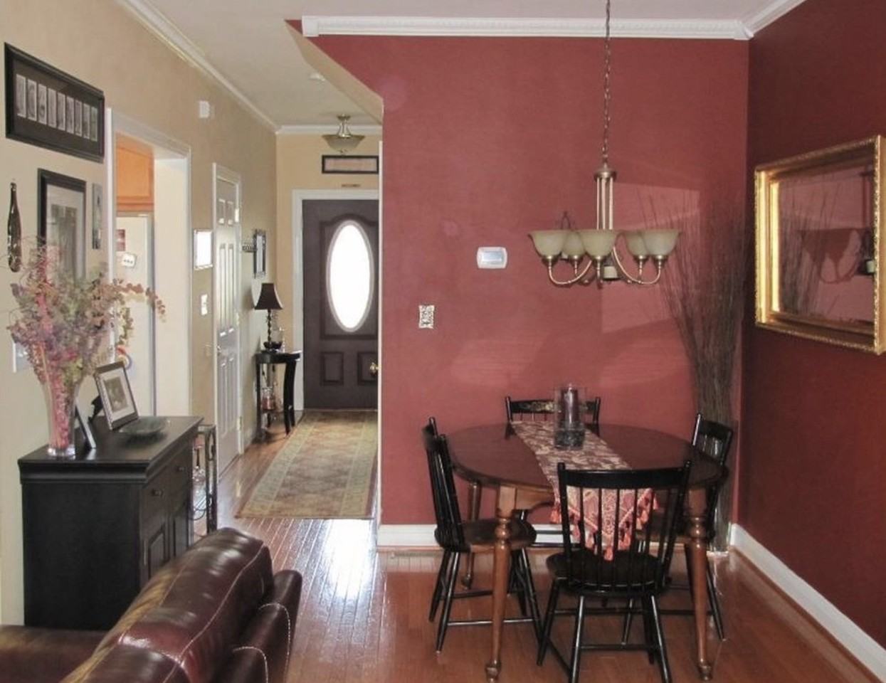 221 Maple Ct - Photo 4 of 13
