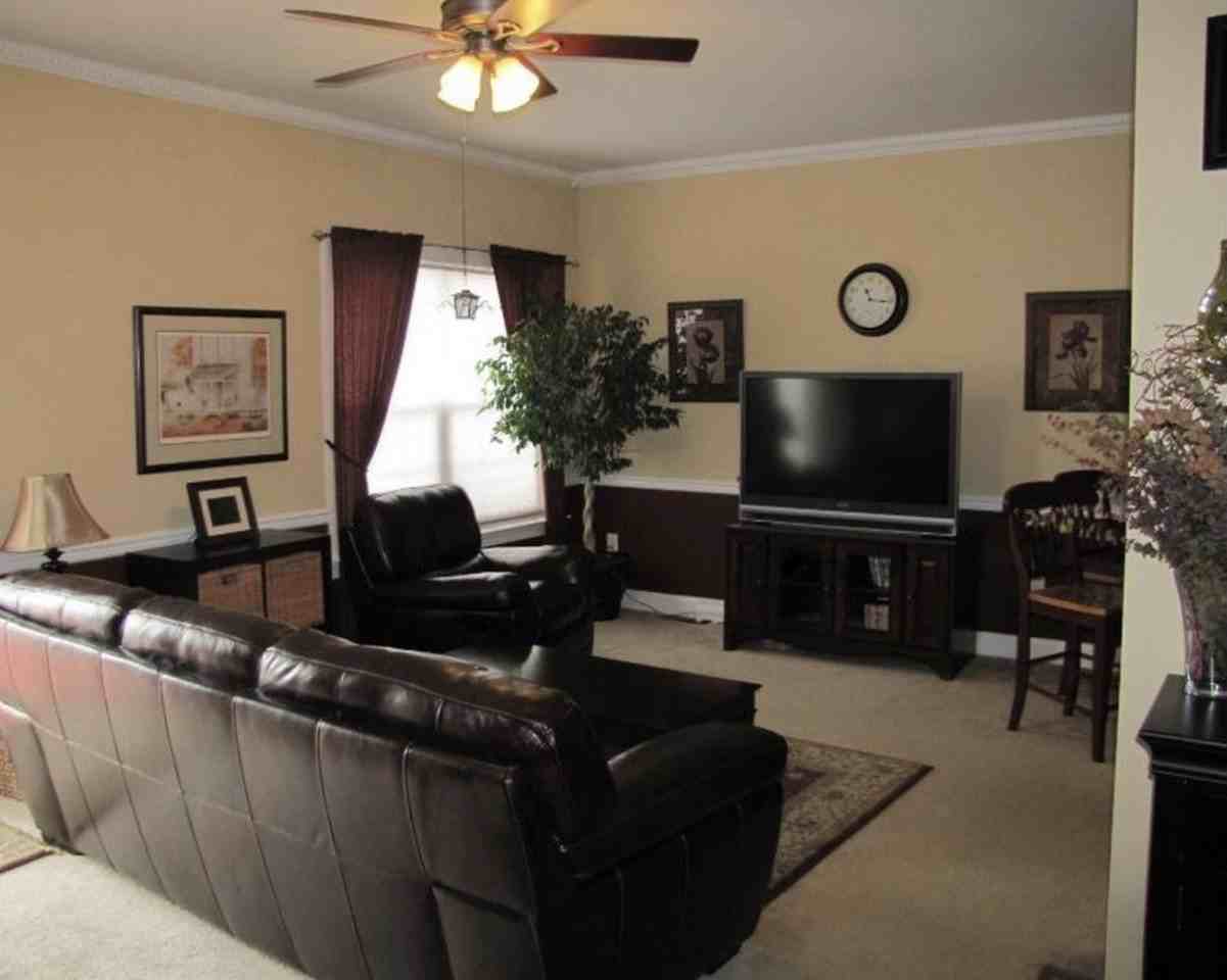 221 Maple Ct - Photo 5 of 13