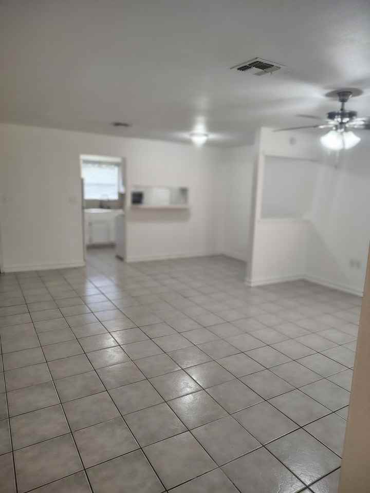 49 Glenbrook Dr #B - Photo 3 of 7
