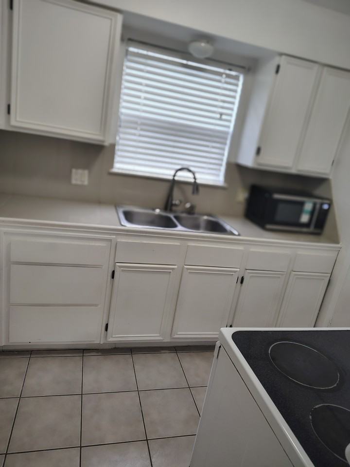 49 Glenbrook Dr #B - Photo 4 of 7