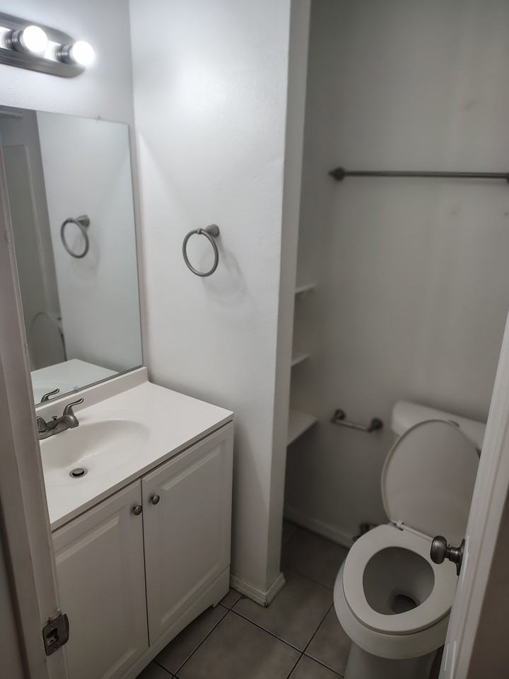 49 Glenbrook Dr #B - Photo 5 of 7