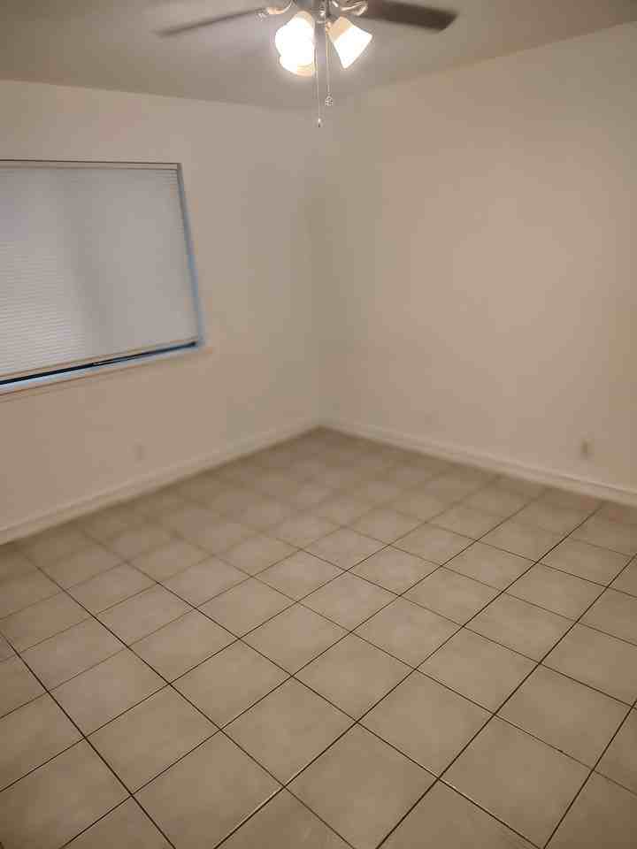 49 Glenbrook Dr #B - Photo 6 of 7