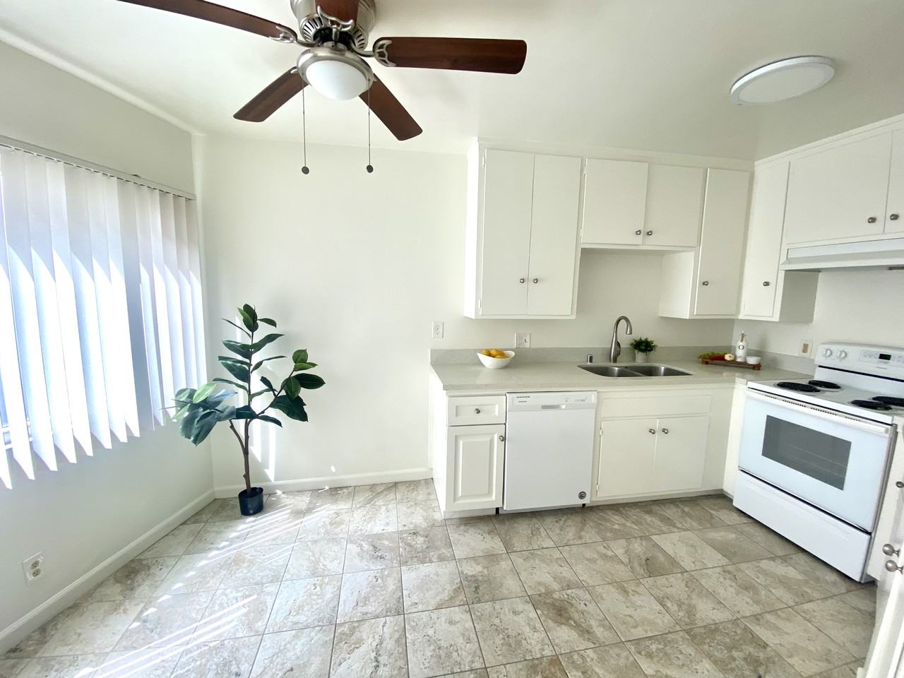 5816 S Pacific Coast Hwy #2 - Photo 5 of 13