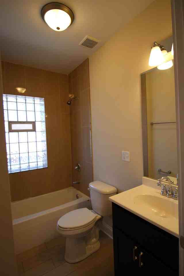1108 W Balmoral Ave #3 - Photo 2 of 9