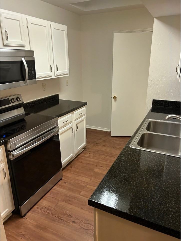 429 Dollins St - Photo 4 of 12