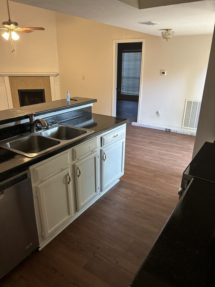 429 Dollins St - Photo 5 of 12