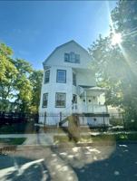 featured image of 15 9th Ave #2