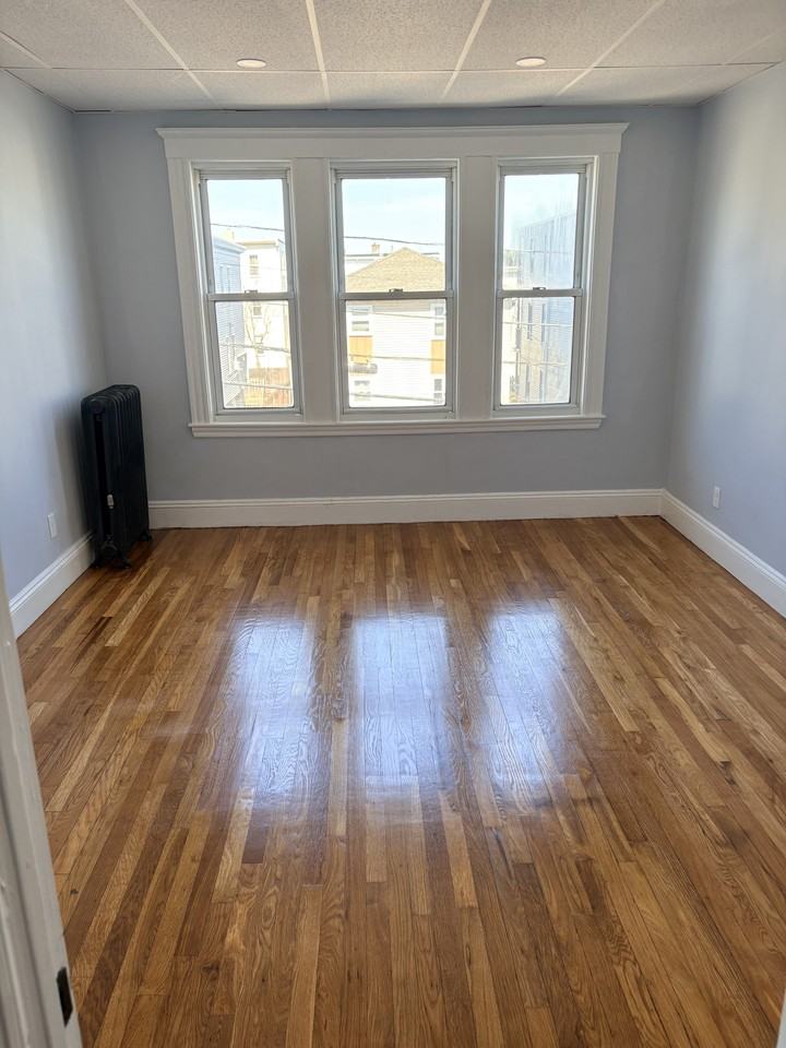 15 Thornton St #2R - Photo 3 of 7