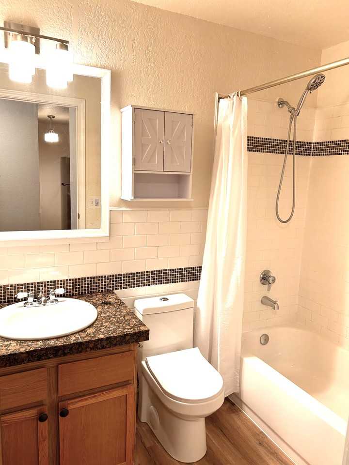 18241 73rd Ave Ne #106 - Photo 2 of 11