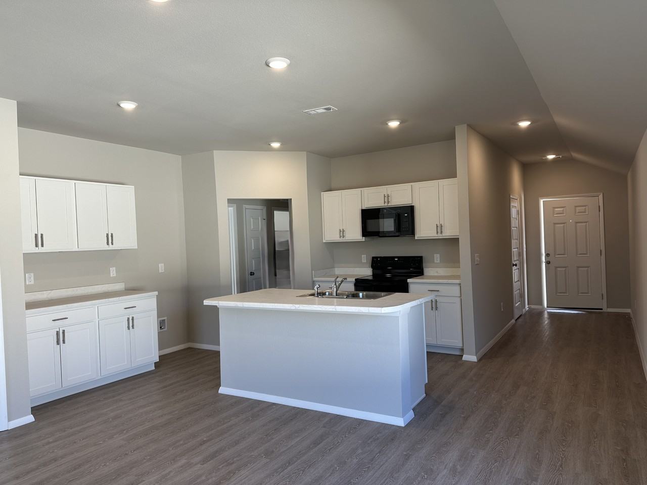 2628 Woodfield Dr #NA - Photo 2 of 8
