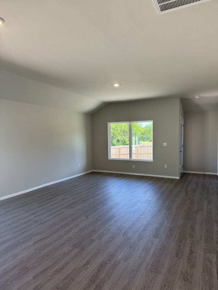 2628 Woodfield Dr #NA - Photo 3 of 8
