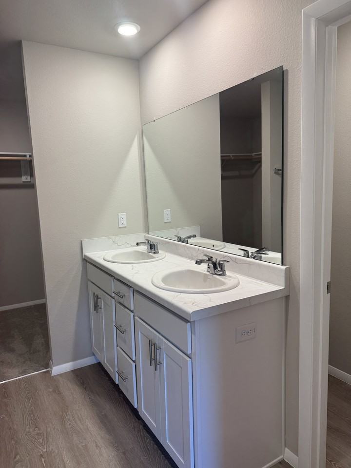 2628 Woodfield Dr #NA - Photo 5 of 8