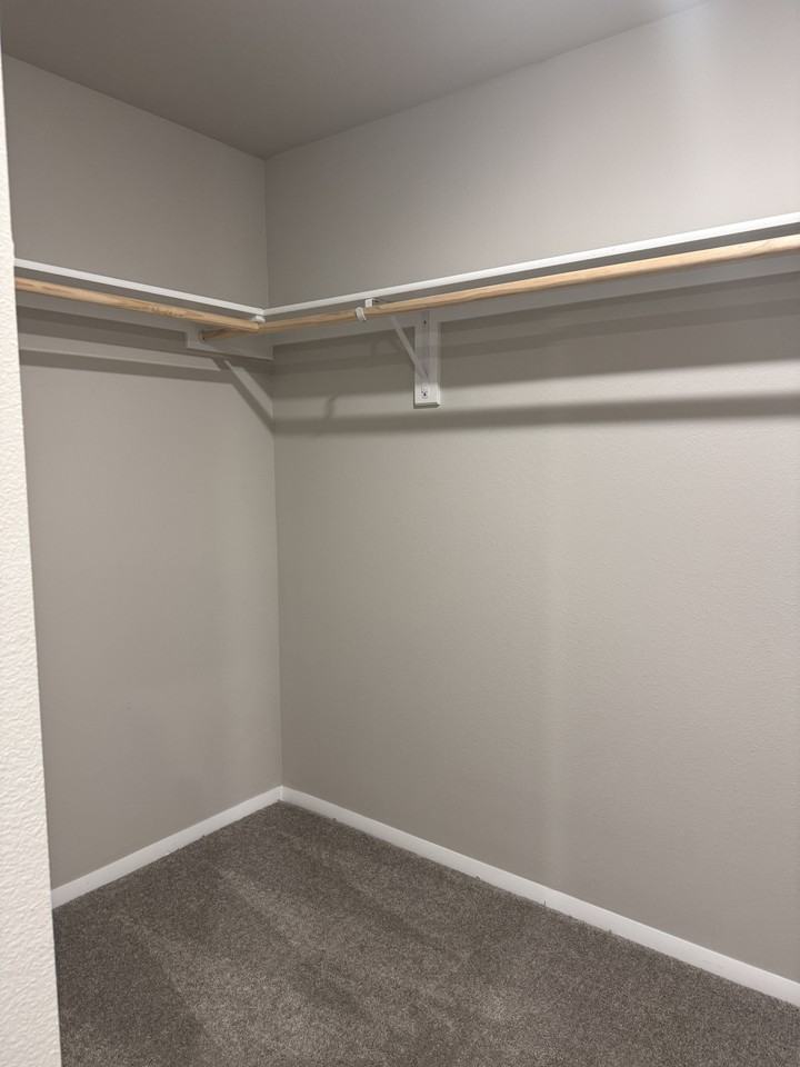 2628 Woodfield Dr #NA - Photo 7 of 8