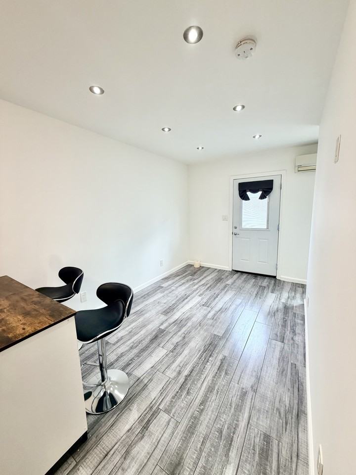 6554 Greenbush Ave #NA - Photo 2 of 9