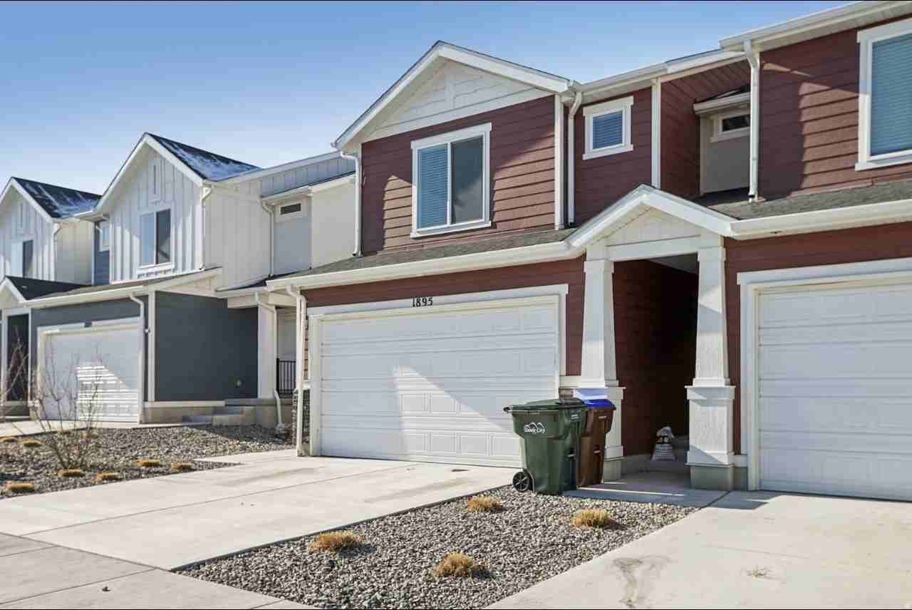 1895 N Blue Iris Ave #1085 - Photo 2 of 26