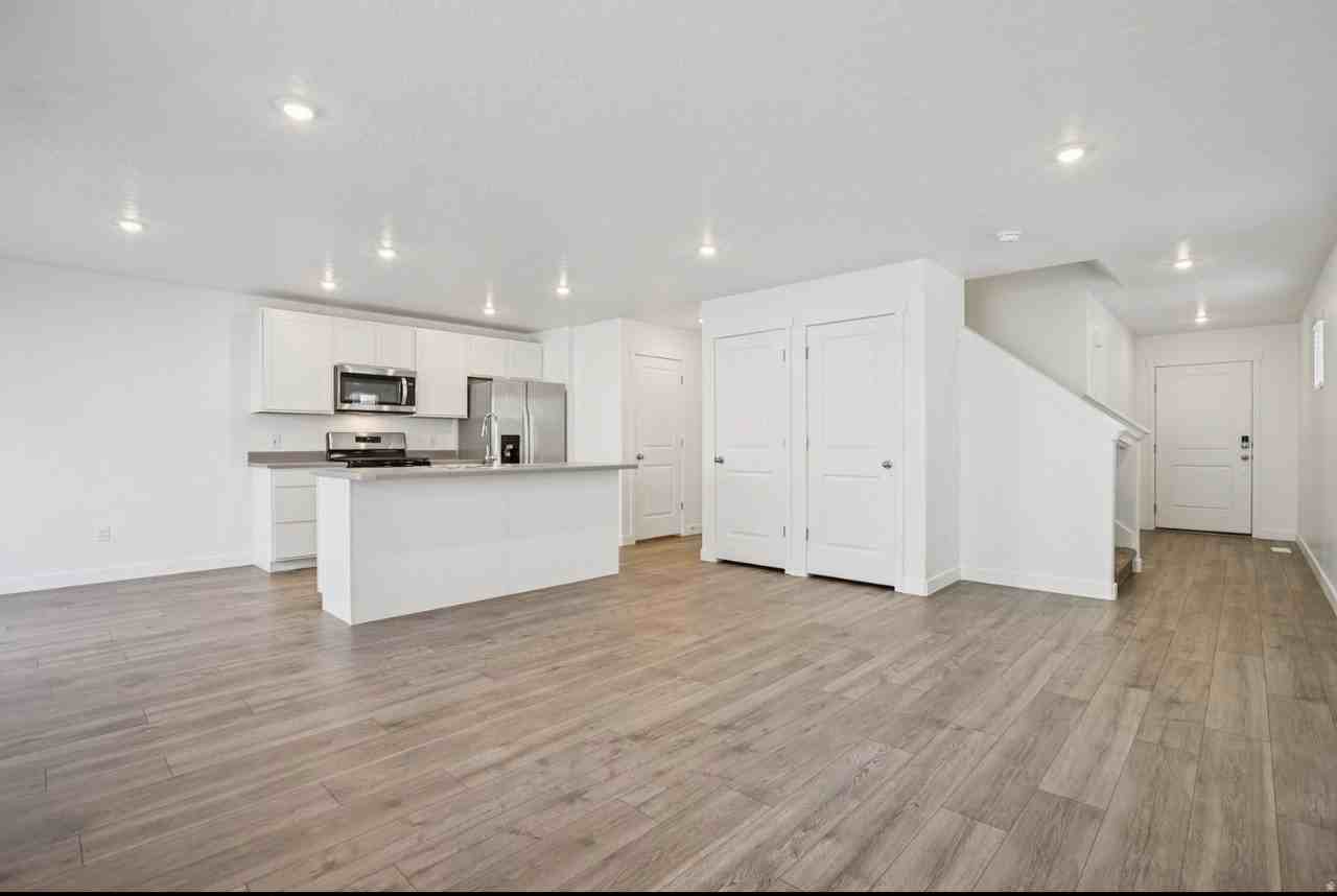 1895 N Blue Iris Ave #1085 - Photo 3 of 26