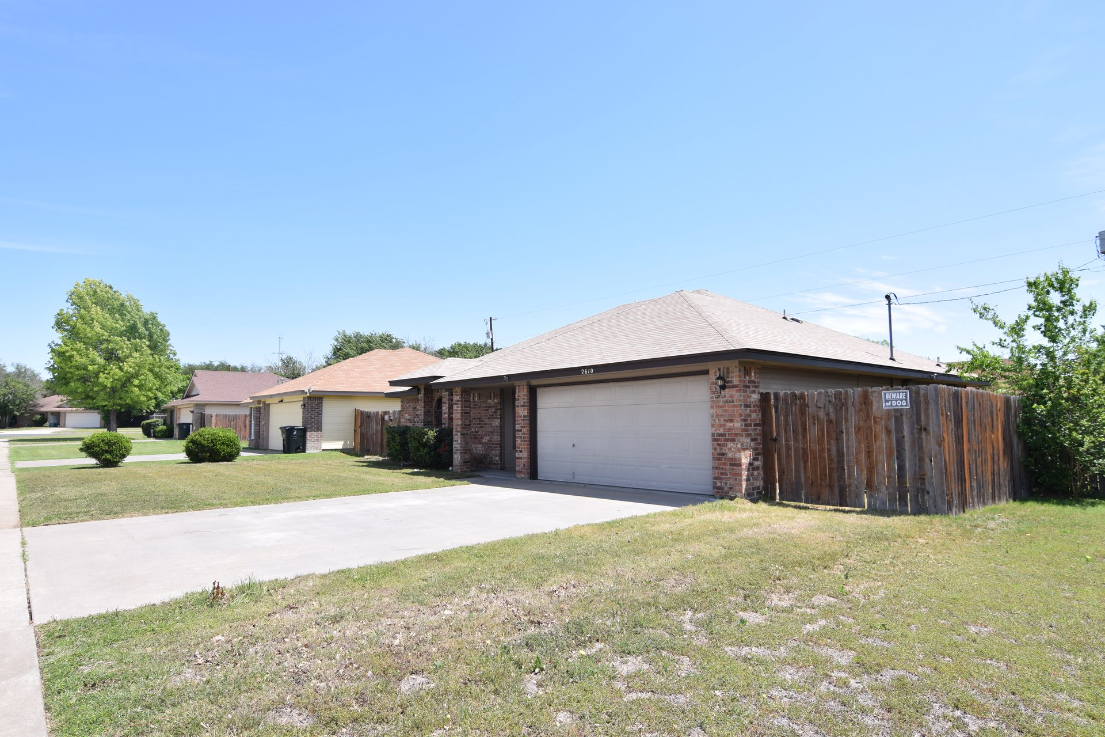 2610 Hidden Hill Dr #NA - Photo 2 of 21