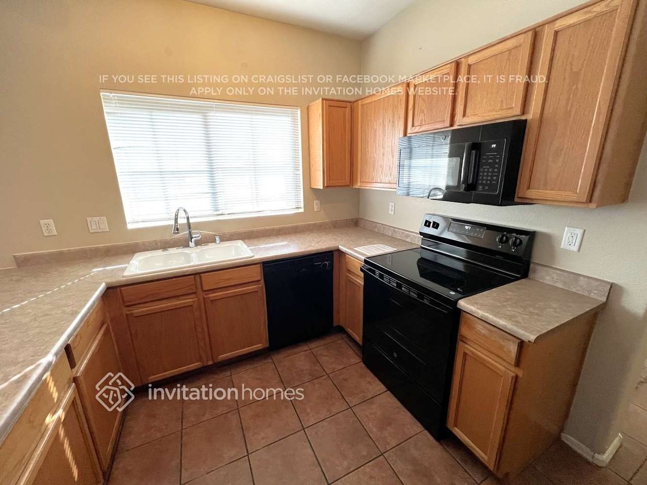 6347 W Hilton Ave - Photo 5 of 15