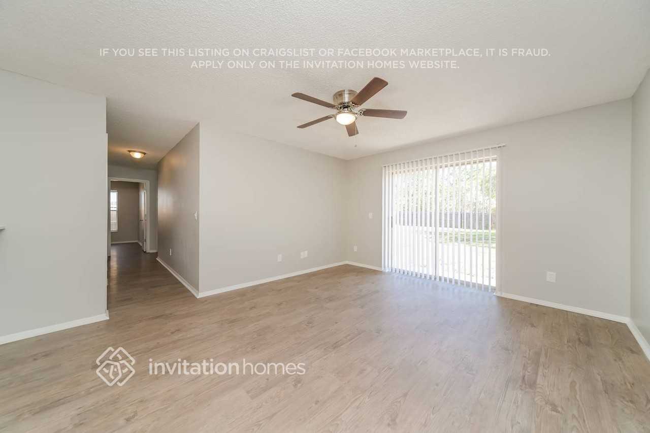 142 Lake Catherine Cir - Photo 3 of 17