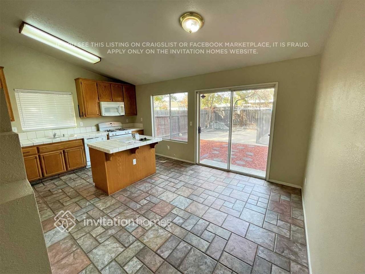 239 Sterling Grove Dr - Photo 4 of 14