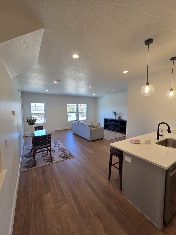 7613 Se - Photo 2 of 13