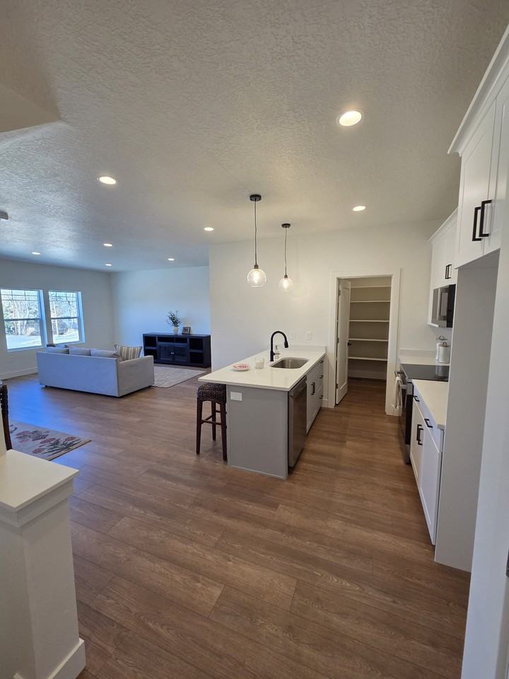 7613 Se - Photo 3 of 13