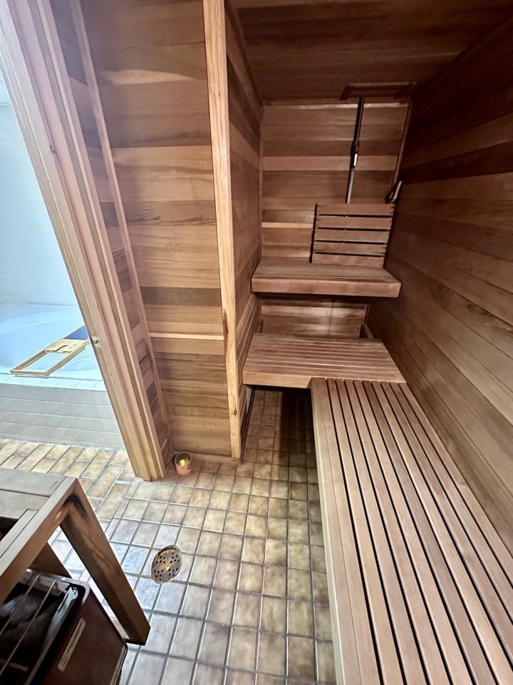 820 E Zenith Ave - Photo 2 of 37