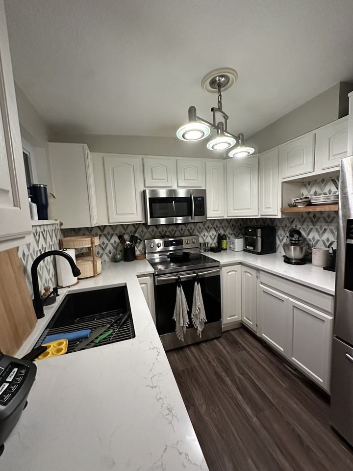 820 E Zenith Ave - Photo 7 of 37