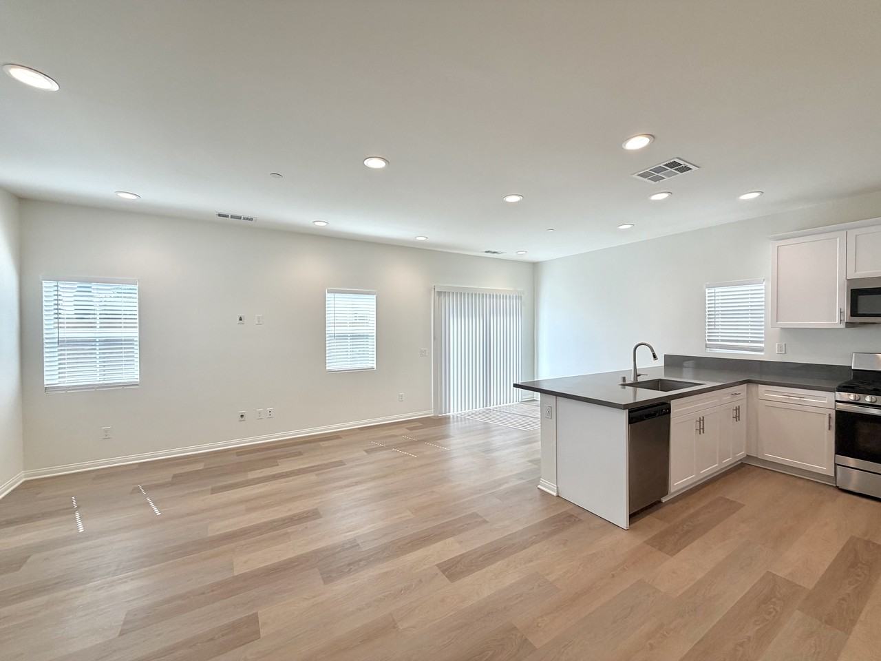 N Lassen Ave #1 - Photo 2 of 10