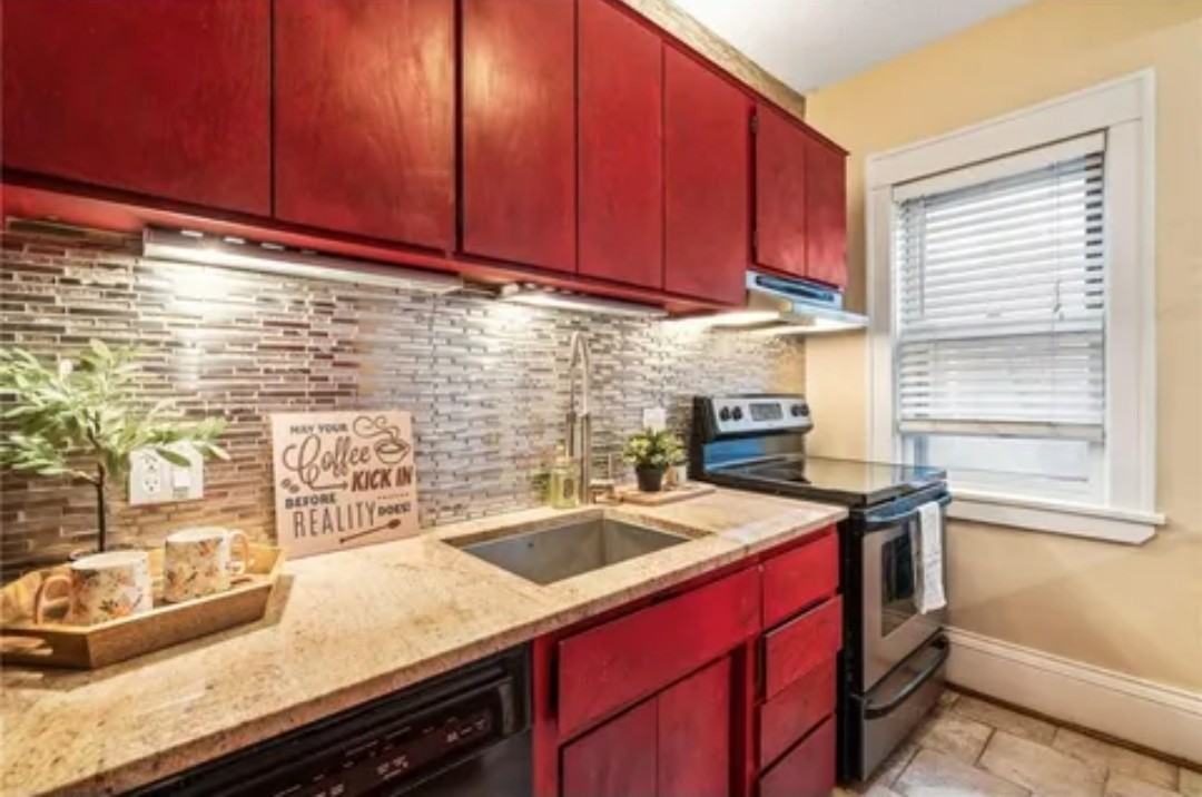 391 Laurel Ave #103 - Photo 5 of 28