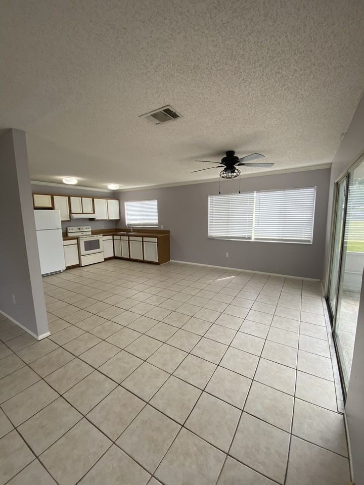1264 Dawn St Ne #1 - Photo 2 of 10