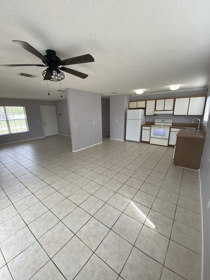 1264 Dawn St Ne #1 - Photo 3 of 10